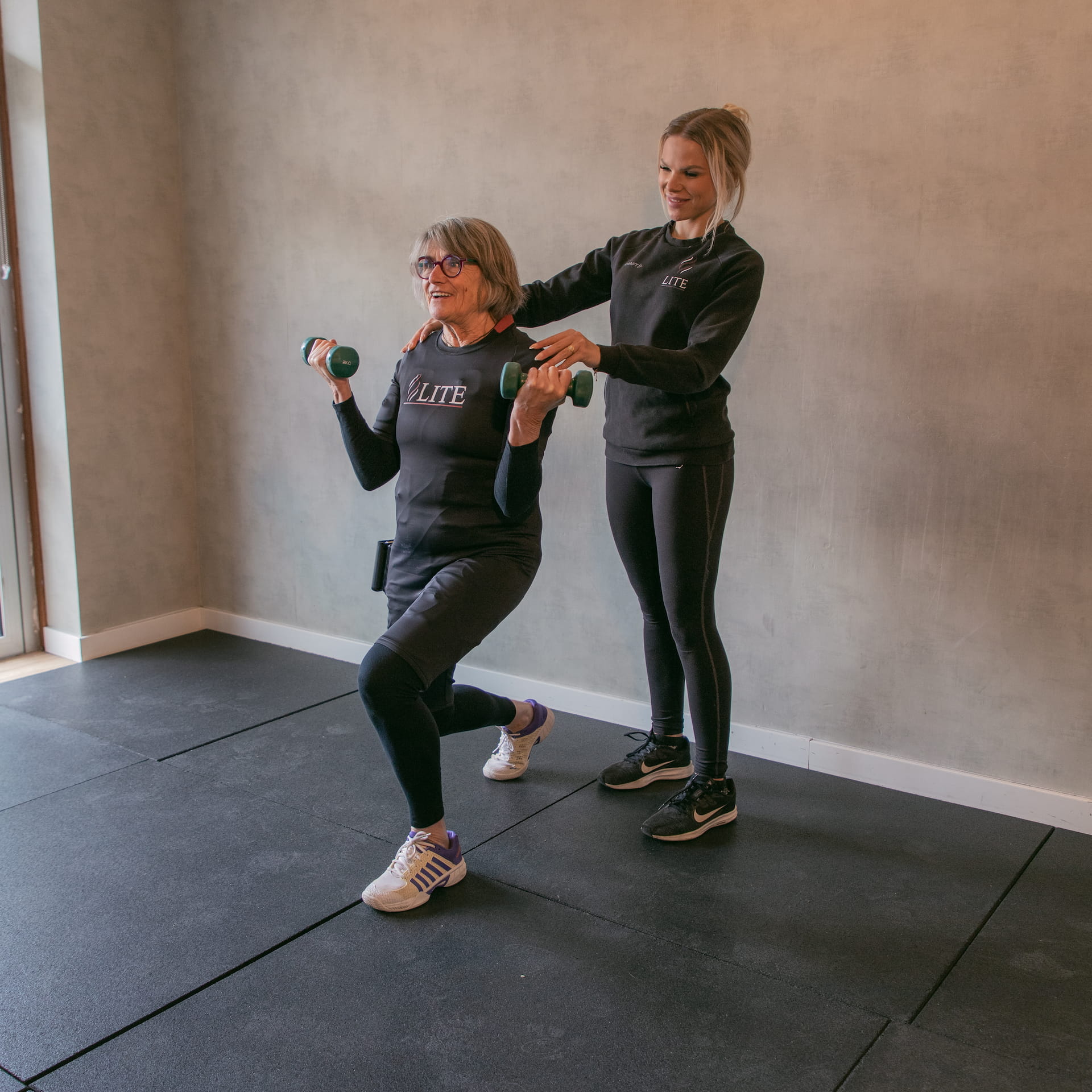 EMS training gegeven bij Lite Personal training, in de nieuwe pakken